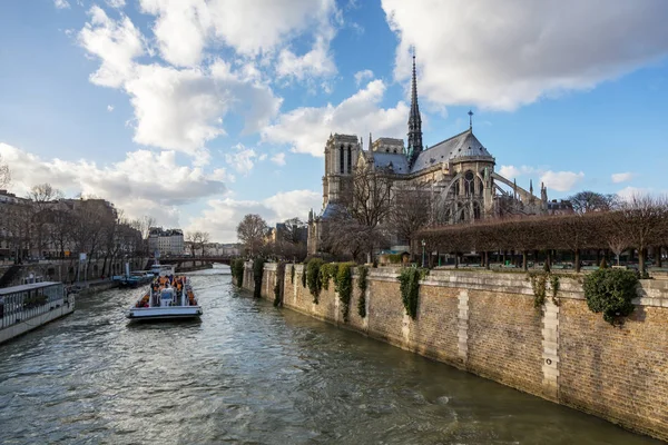 Katedrála Notre Dame Paříži Výhled Zadní Vyvýšenina Věž Zadní Létající — Stock fotografie