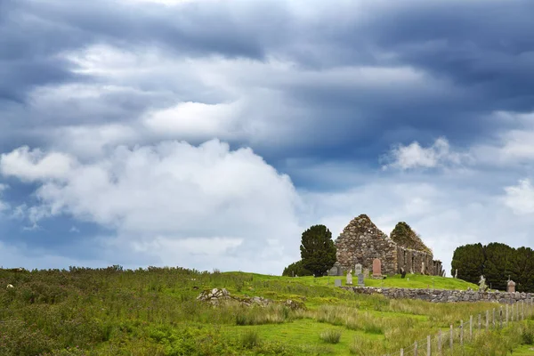 Iglesia Abandonada Cementerio Con Cielos Tormentosos Isla Skye Soctland Reino — Foto de Stock