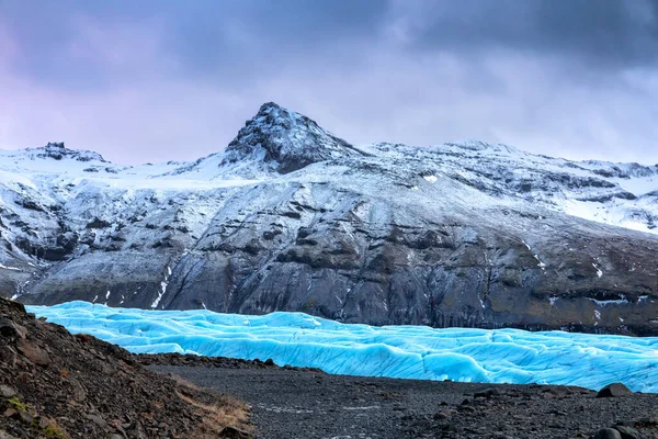 Schneebedeckte Berge Und Blaues Gletschereis Für Den Svinafellsjokul Gletscher Südosten — Stockfoto