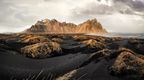 Vestrahorn Und Stokksnes Strand Der Nähe Von Hofn Südisland Gräser — Stockfoto