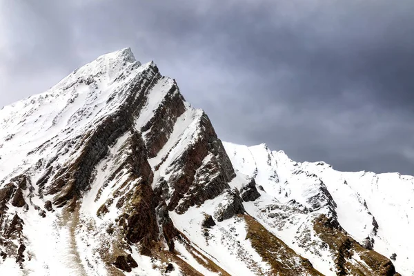 Schneebedeckte Berge Und Stürmischer Himmel Spitzbergen Einem Norwegischen Archipel Zwischen — Stockfoto