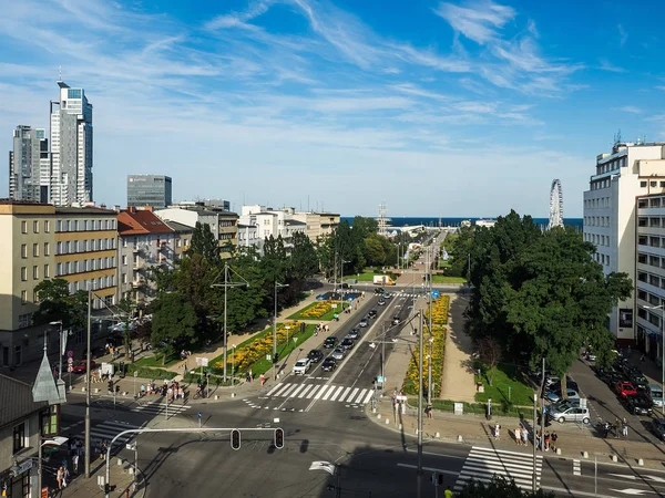 Gdynia, Polonya - Gdynia şehir limanından görülen Modern Deniz Kuleleri