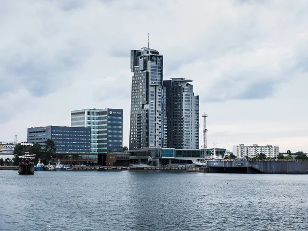 Gdynia, Polonya - Gdynia şehir limanından görülen Modern Deniz Kuleleri