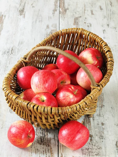 Frutta Fresca Mela Nel Cestino — Foto Stock