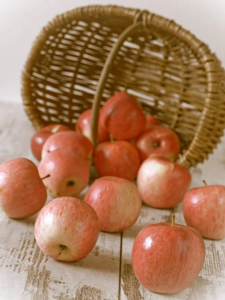 Frutta Fresca Mela Nel Cestino — Foto Stock