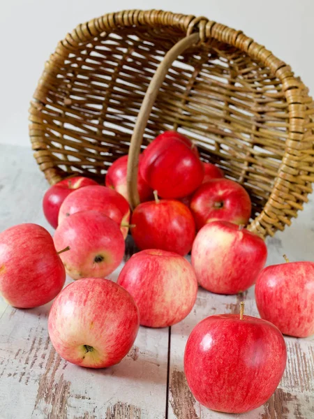 Tasty Fresh Apples Wooden Background — Stock Photo, Image