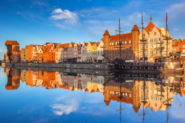 Beautiful Old Town Gdansk Reflected Motlawa River Sunrise Poland — Stock Photo, Image