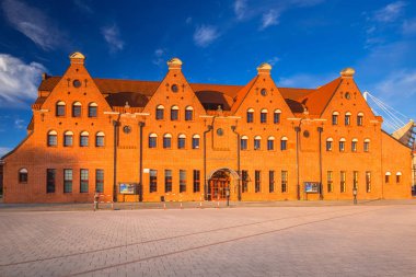 Gdansk, Polonya - 5 Mayıs 2018: Baltık Filarmoni, gündoğumu, Polonya Gdansk, mimarisi. Gdansk Lehçe Pomerania tarihsel başkentidir.