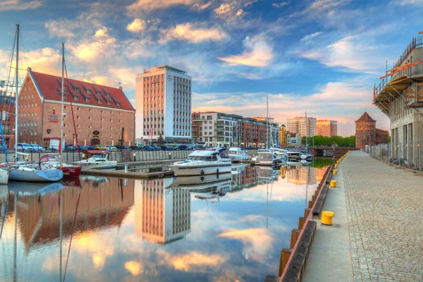 Gdansk Polen Maj 2018 Marina Gdansk Återspeglas Floden Motlawa Sunrise — Stockfoto