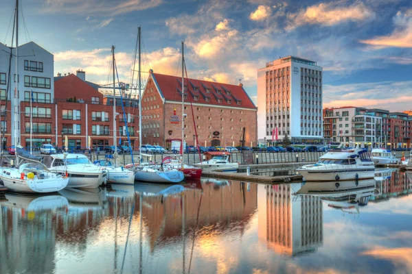 Gdansk Polônia Maio 2018 Marina Gdansk Refletida Rio Motlawa Nascer — Fotografia de Stock