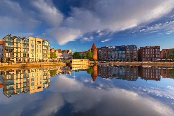 Gdansk Polônia Maio 2018 Cidade Velha Gdansk Refletida Rio Motlawa — Fotografia de Stock