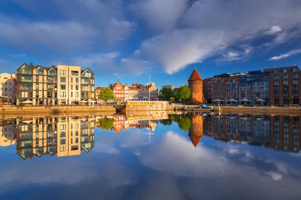 Gdansk Polonia Mayo 2018 Ciudad Vieja Gdansk Reflejada Río Motlawa —  Fotos de Stock