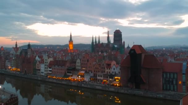 Vista Aérea Del Casco Antiguo Gdansk Atardecer Polonia — Vídeos de Stock