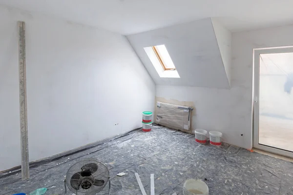 家の改修で空の寝室のインテリア — ストック写真