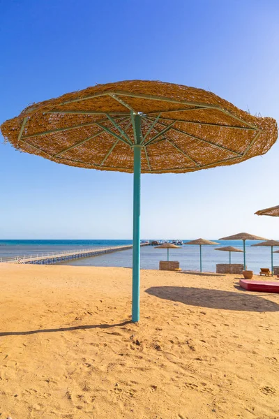 Sombrillas Playa Del Mar Rojo Hurghada Egipto — Foto de Stock