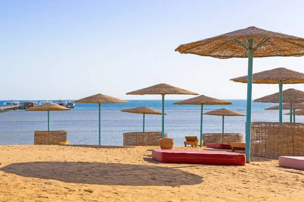 Parasols Sur Plage Mer Rouge Hurghada Egypte — Photo