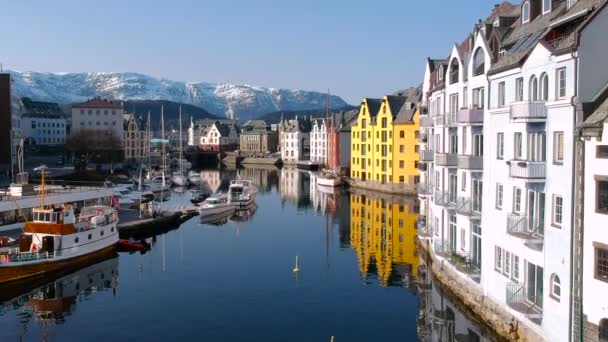 Alesund Noruega Abril 2018 Bela Arquitetura Cidade Alesund Dia Ensolarado — Vídeo de Stock