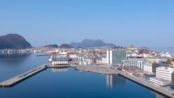 Alesund Noruega Abril 2018 Hermosa Arquitectura Ciudad Alesund Día Soleado — Vídeos de Stock