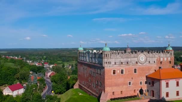 晴れた日に ポーランドの総体 Dobrzyn 町の美しいお城 — ストック動画