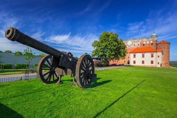 大炮在城堡在 Golub Dobrzyn — 图库照片