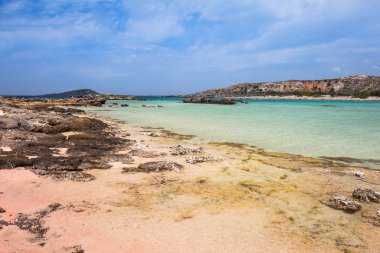 Pembe kum Girit, Yunanistan ile Elafonissi plaj