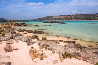 Pembe kum Girit, Yunanistan ile Elafonissi plaj