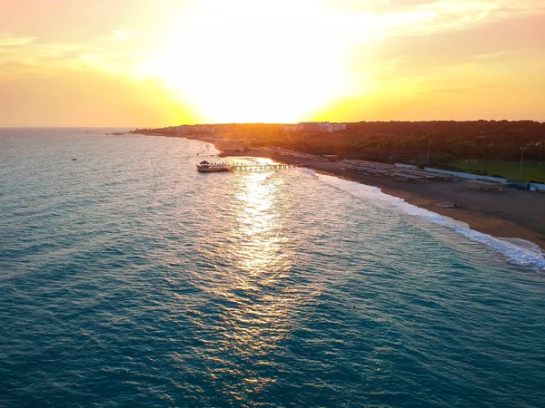 Flygfoto Över Stranden Nära Sida Vid Solnedgången Turkiet — Stockfoto