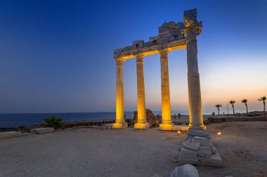 Yan alacakaranlıkta, Türkiye'de Apollon Tapınağı