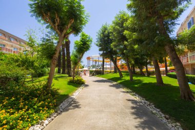 Side, Türkiye - 7 Haziran 2018: Bahçeleri alanı Tt Pegasos World resort Side, Türkiye yakın. TT oteller Türkiye TUI grup şirketin bir parçasıdır.