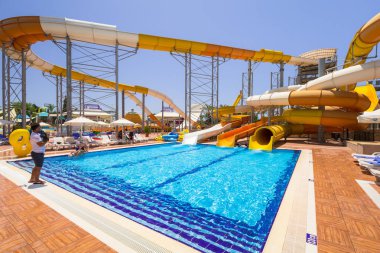Side, Türkiye - 7 Haziran 2018: Waterpark Tt Pegasos dünya Resort Side, Türkiye yakın. Pegasos World Hotel 4 yıldızlı tesistir 9600 metrekare havuz alanları ile.