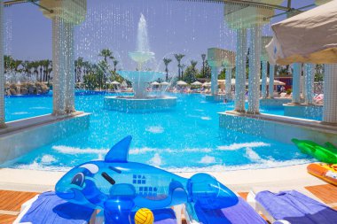 Side, Türkiye - 7 Haziran 2018: Güzel havuz alanı Tt Pegasos World resort Side, Türkiye yakın. Pegasos World Hotel 4 yıldızlı tesistir 9600 metrekare havuz alanları ile.