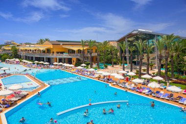 Side, Türkiye - 12 Haziran 2018: Güzel havuz alanı Tt Pegasos World resort Side, Türkiye yakın. Pegasos World Hotel 4 yıldızlı tesistir 9600 metrekare havuz alanları ile.
