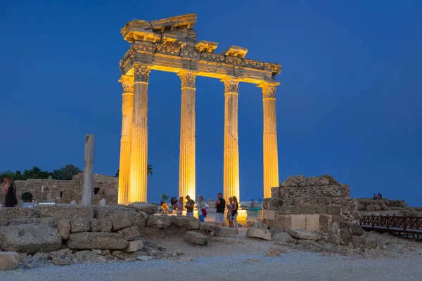 Side Turkiet Juni 2018 Människor Apollons Tempel Side Skymningen Turkiet — Stockfoto