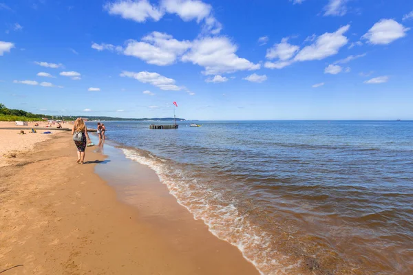 Сопот Польща Червня 2018 Люди Сонячному Пляжі Балтійського Моря Напрямку — стокове фото