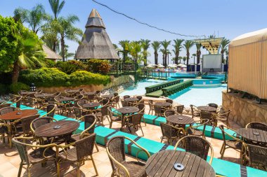 Side, Türkiye - 7 Haziran 2018: Tt Pegasos World resort Side, Türkiye yakın havuz barda. Pegasos World Hotel 4 yıldızlı tesistir 9600 metrekare havuz alanları ile.