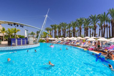 Side, Türkiye - 8 Haziran 2018: Güzel havuz alanı Tt Pegasos World resort Side, Türkiye yakın. Pegasos World Hotel 4 yıldızlı tesistir 9600 metrekare havuz alanları ile.