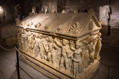 Side, Türkiye - 11 Haziran 2018: Eski lahit Side Müzesi Türkiye'de. Yan Türkiye Güney Akdeniz sahil üzerinde Antik Yunan kentidir.