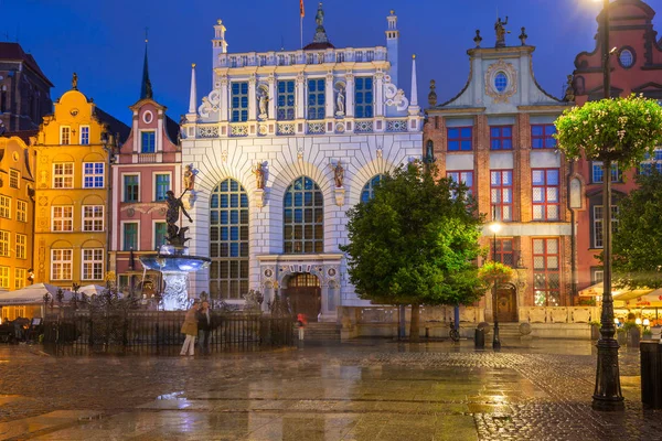格但斯克 2018年7月12日 Artus 法院的建筑学在晚上 波兰的格但斯克 格但斯克是波兰的历史资本与中世纪老镇建筑学 — 图库照片