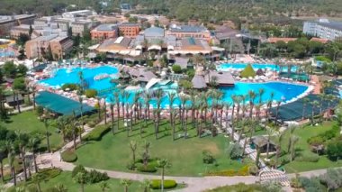 Side, Türkiye - 9 Haziran 2018: Tropikal resort Side, Türkiye dünyada Pegasos hava görünümünü. Pegasos World Hotel 4 yıldızlı tesistir 9
