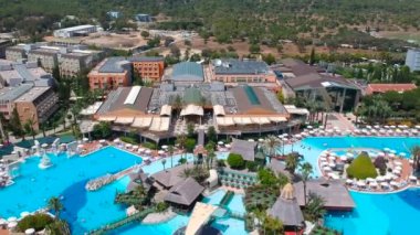 Side, Türkiye - 9 Haziran 2018: Tropikal resort Side, Türkiye dünyada Pegasos hava görünümünü. Pegasos World Hotel 4 yıldızlı tesistir 9
