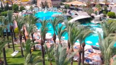 Side, Türkiye - 9 Haziran 2018: Tropikal resort Side, Türkiye dünyada Pegasos hava görünümünü. Pegasos World Hotel 4 yıldızlı tesistir 9