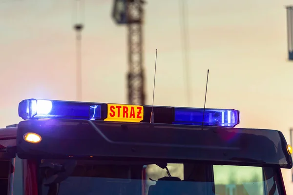 Luci Lampeggianti Del Camion Dei Pompieri Rosso Polonia Straz Tramonto — Foto Stock