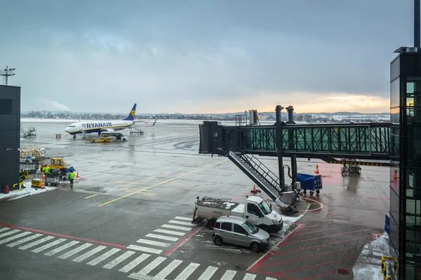 Gdansk Polonia Enero 2018 Preparación Para Abordar Avión Ryanair Aeropuerto — Foto de Stock