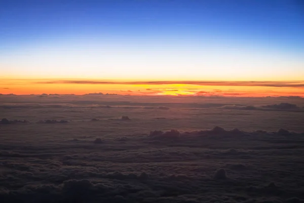 云中夕阳的空中风光 — 图库照片