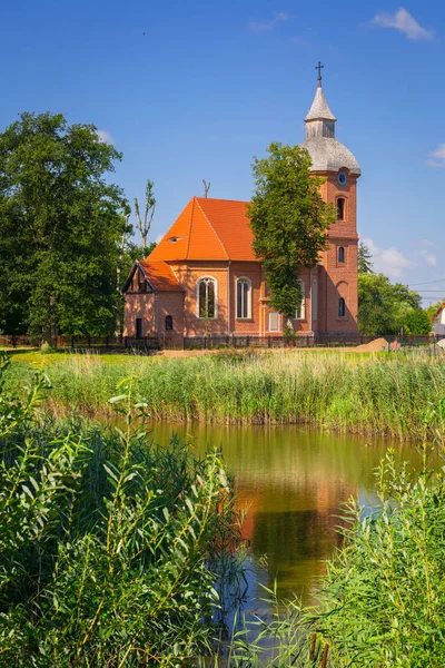 Prachtige Bakstenen Kerk Platteland Buurt Van Morag Polen — Stockfoto