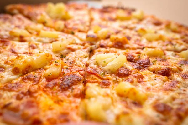 Close Pizza Havaiana Saborosa Com Presunto Abacaxi — Fotografia de Stock