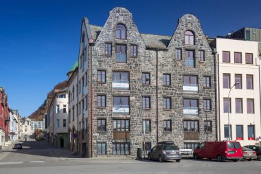 Alesund, Norveç - 13 Nisan 2018: Norveç 'teki Alesund kentinin mimarisi. Alesund, Norveç 'in batısında yer alan bir şehirdir..