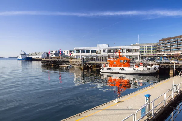 Alesund Norway April 2018 Boats Harbor Alesund Reflected Water Norway — Stock Photo, Image