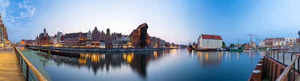 Panorama Cidade Velha Gdansk Refletida Rio Motlawa Entardecer Polônia — Fotografia de Stock