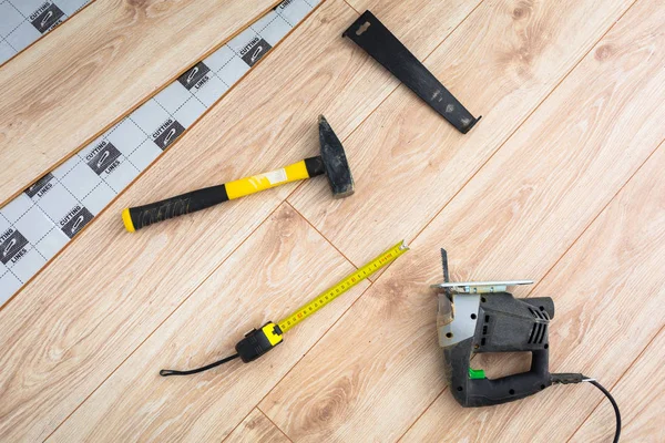 家の新しい木造床のインスタレーション — ストック写真